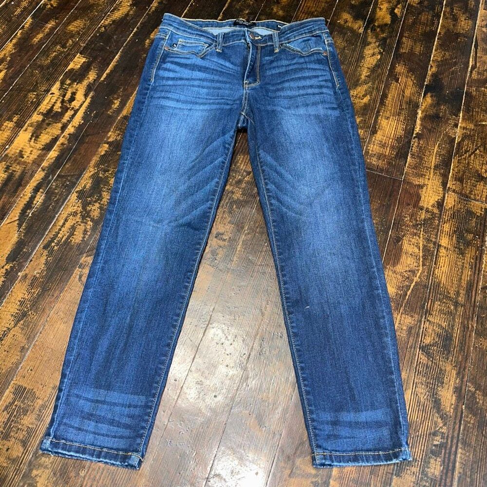 Judy Blue relaxed fit distressed 11/30 normcore boutique jeans